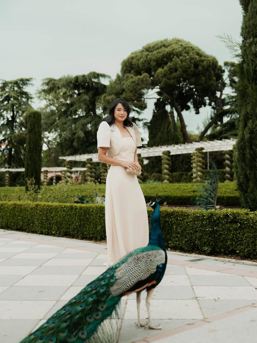 arrowsmom's tweet photo. Even the peacock is fan girling over you, @AlexEala05 https://t.co/QwrA7n7tdI