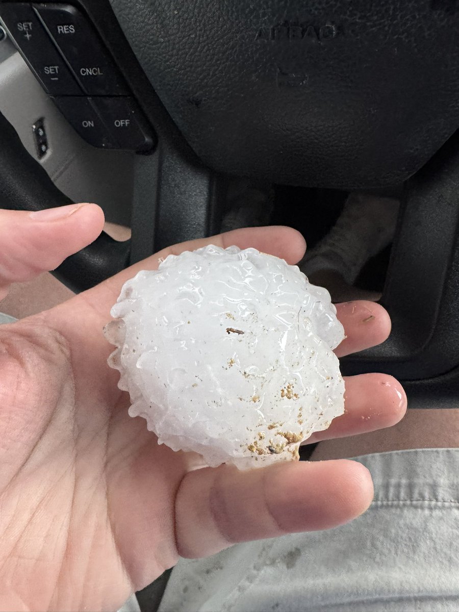 620pm Baseballs 6 SE of Rrenfrow <a href="/MikeMorganKFOR/">Mike Morgan</a> <a href="/Aaron_Brackett/">Aaron Brackett</a> <a href="/emilyrsutton/">Emily Sutton</a> <a href="/NWSNorman/">NWS Norman</a>