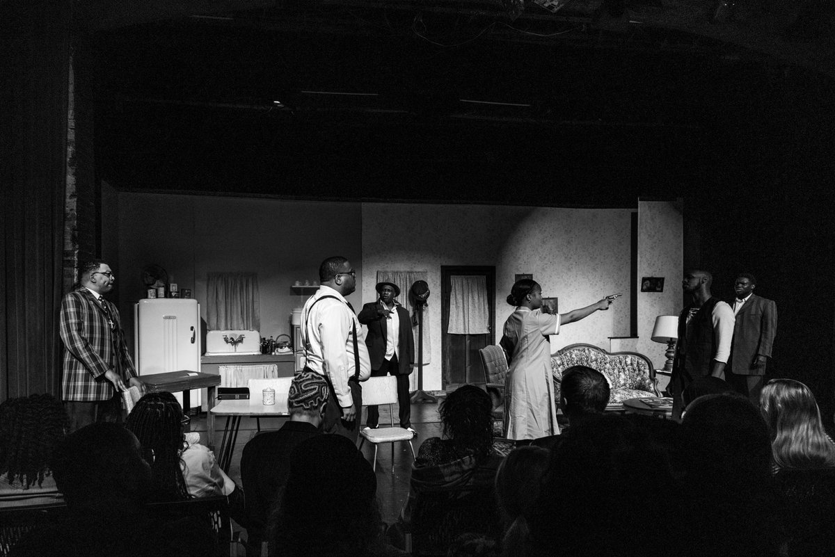 edmundkboateng_'s tweet image. Went and saw ‘Piano Lesson’ featuring @slimetimerich and really enjoyed every bit of it. It was refreshing and amazing to watch scenes played live.

Captured these frames sitting in the audience.

#pianolesson #stageplay #drama