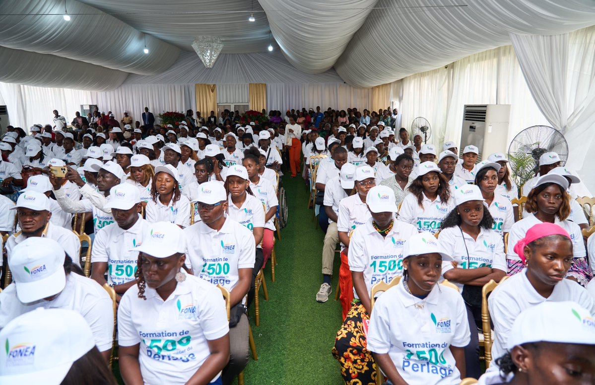 CongoUnfpa's tweet image. À Brazzaville, 1 500 #jeunes lancent leur parcours vers l’autonomie grâce à une formation en perlage.
La Représentante de l’#UNFPA au 🇨🇬 @kayagnes3 salue ce programme de formation de 1 500 jeunes à Brazzaville pour renforcer l’#autonomisation des femmes et des jeunes.