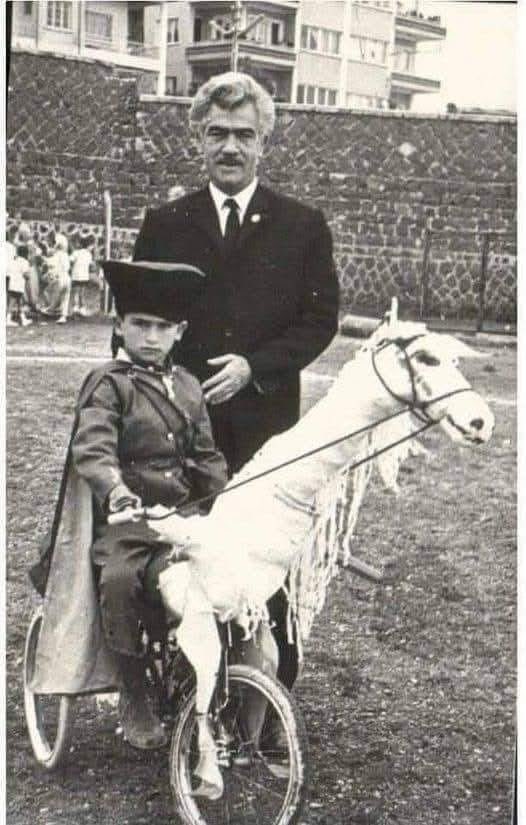 Aykırı Yazar tweet media