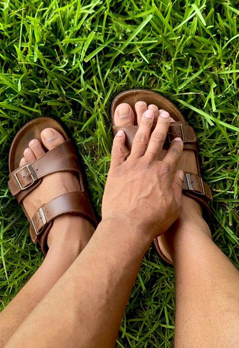 Yall like a dude that keep up with his 🦶 and 🖐️s?