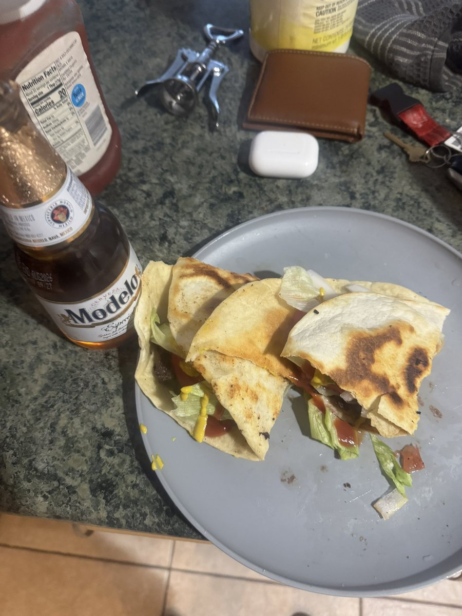 boorads1's tweet photo. Holla at your latino amigos this weekend. Speak a lil espanol this weekend. #arriba #comoestan https://t.co/MjlGJD6dnW