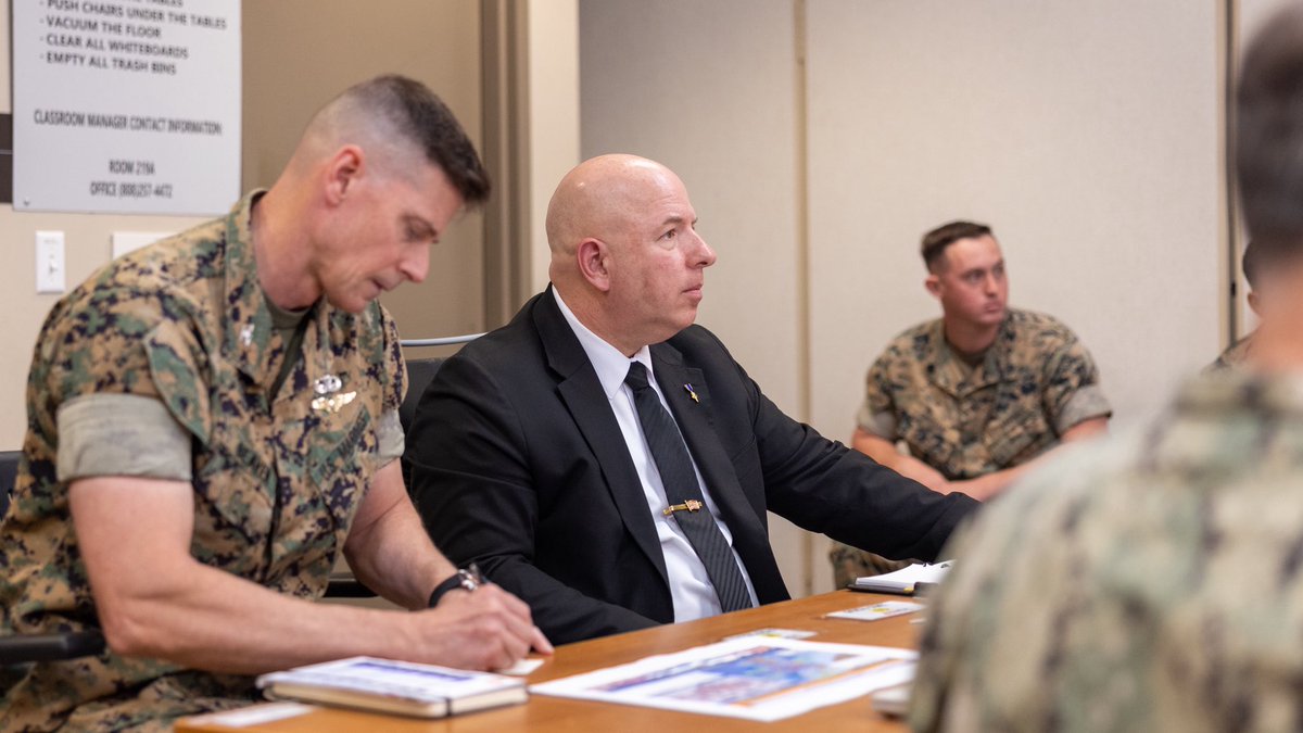PacificMarines's tweet image. #MARFORPAC thanks Mr. Eric Geressy @geressy187, the Senior Advisor to the Secretary of War for Strategy, for visiting with senior leaders during a key leader engagement at Marine Corps Base Hawaii, April 22, 2026. 

📸: LCpl. Chloe Zimmerer | @USMC 
@INDOPACOM 
#StrongerTogether