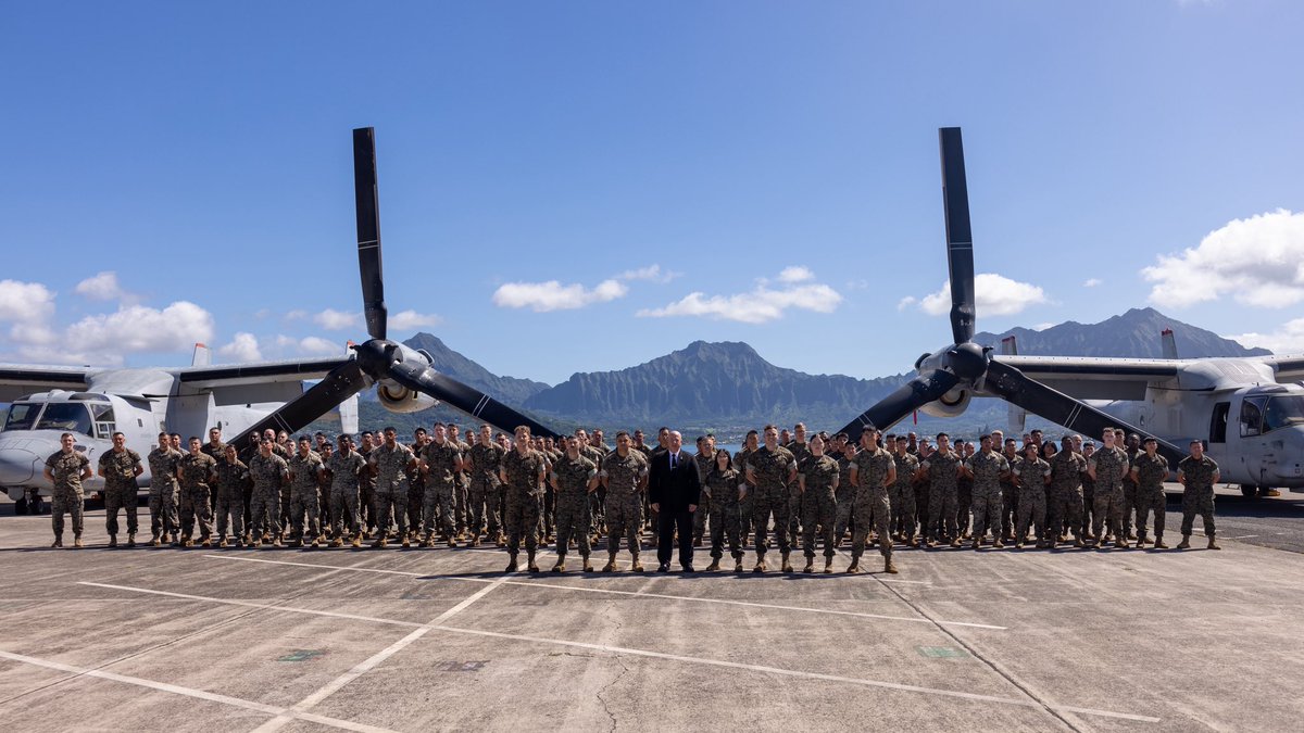 PacificMarines's tweet image. #MARFORPAC thanks Mr. Eric Geressy @geressy187, the Senior Advisor to the Secretary of War for Strategy, for visiting with senior leaders during a key leader engagement at Marine Corps Base Hawaii, April 22, 2026. 

📸: LCpl. Chloe Zimmerer | @USMC 
@INDOPACOM 
#StrongerTogether