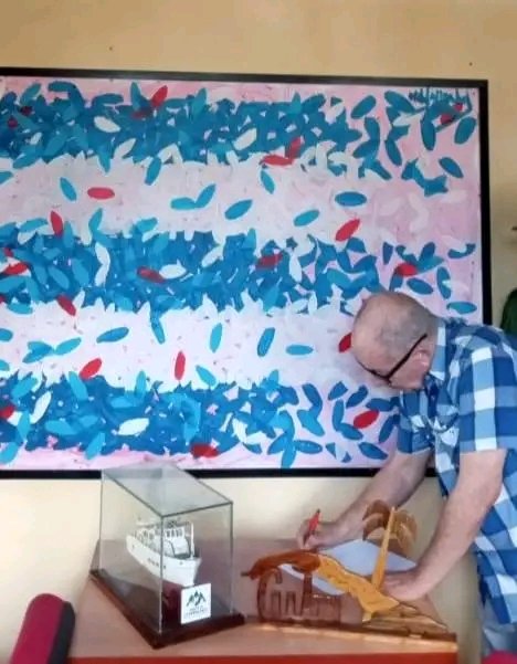 Nuestro querido Lázaro patentizando su firma por la Patria como miles de cubanos que hoy reafirman su amor por #Cuba y el rechazo a lo que nos lastima: bloqueo,cerco electroenergético, amenaza de guerra.
¡Somos un pueblo de Paz!
Un abrazo grande desde #ProvinciaGranma