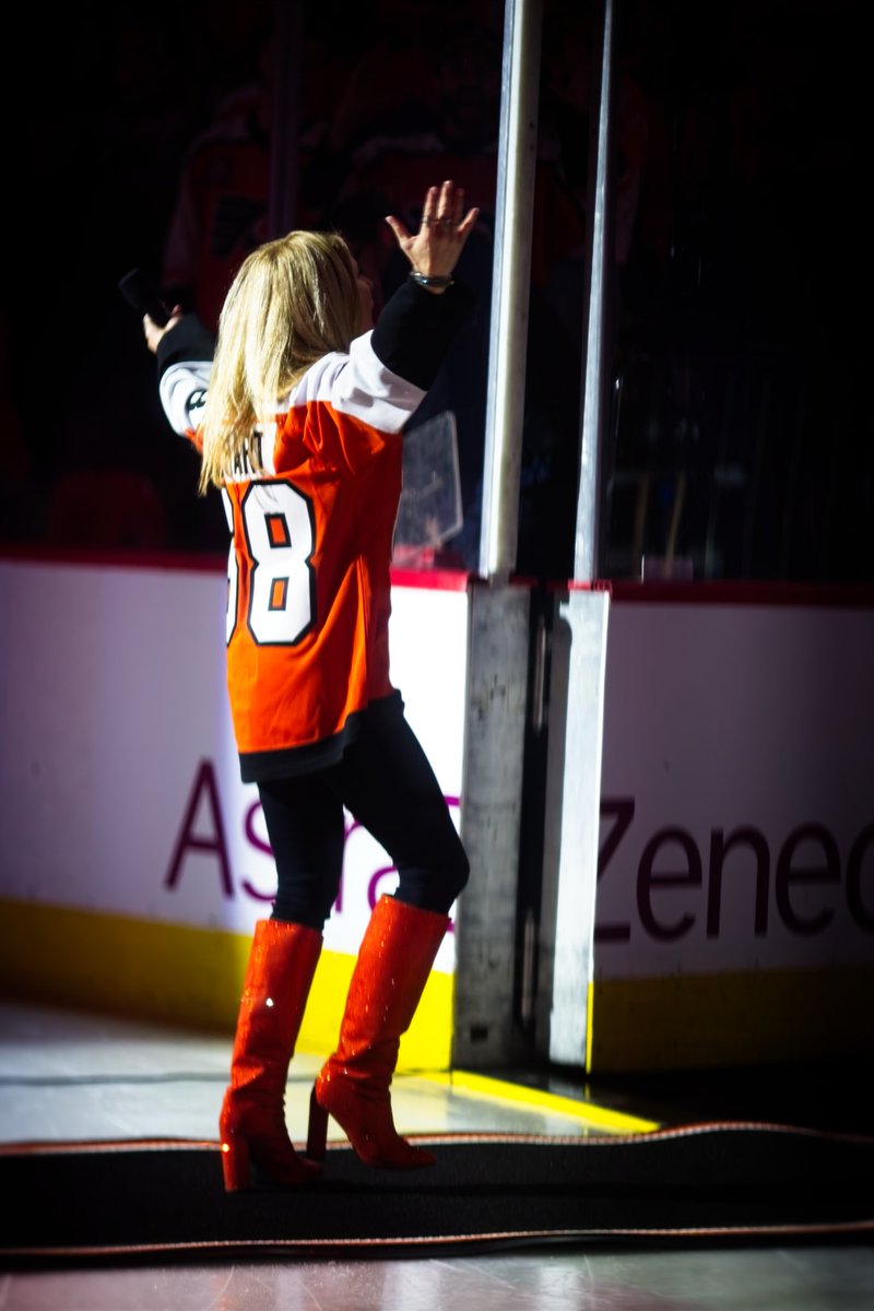 JameyBaskow's tweet photo. Lauren Hart sung God Bless America last night, and she rocked it. @LaurenHartMusic

📸,: @icehockeymike37 https://t.co/eIL58EacIu
