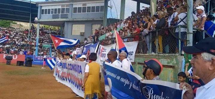 La Patria se defiende y de eso estamos seguro todos los trabajadores del sindicato de la salud en la Isla más bella de #Cuba #LaPatriaSeDefiende 
#PorCubaJuntosCreamos 
#SentirPinero