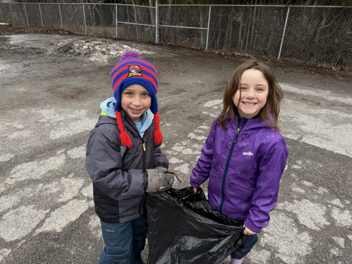 grefrench's tweet photo. Joyeux Jour de la Terre! 🌎🌎 These little Grizzlies showed their gratitude by helping to clean our school yard!! #ocsbEarth #ocsbOutdoors #ocsb @OttCatholicSB @ocsbEco https://t.co/ZsJKARV5aq