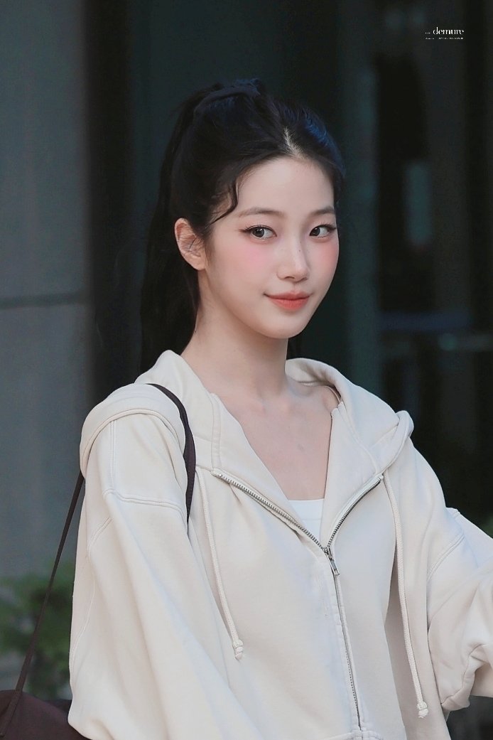 demure_kz's tweet photo. 260424 | 뮤직뱅크

#르세라핌 #LE_SSERAFIM 
#카즈하 #KAZUHA #カズハ https://t.co/uBZHbghPvr