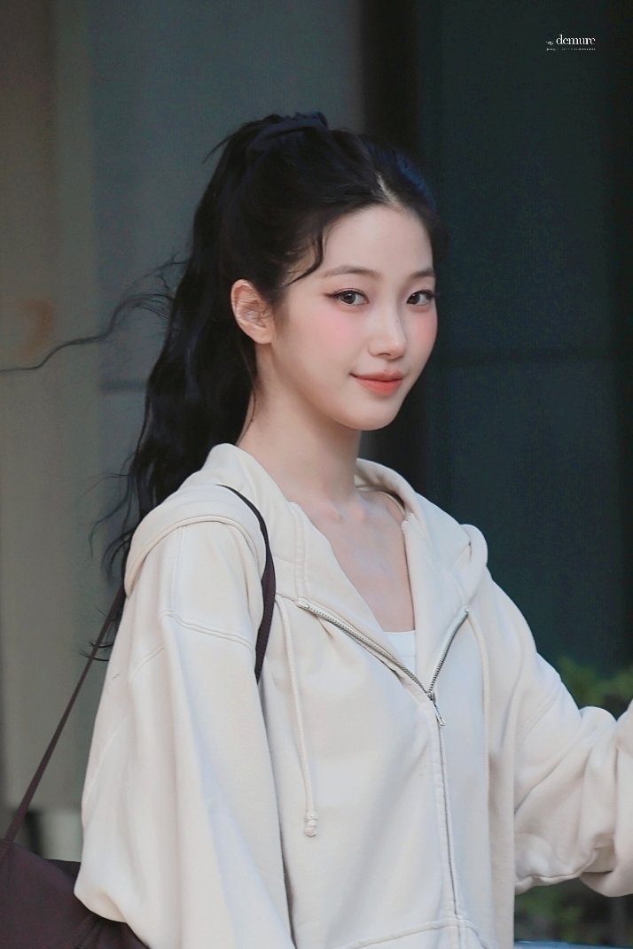 demure_kz's tweet photo. 260424 | 뮤직뱅크

#르세라핌 #LE_SSERAFIM 
#카즈하 #KAZUHA #カズハ https://t.co/uBZHbghPvr