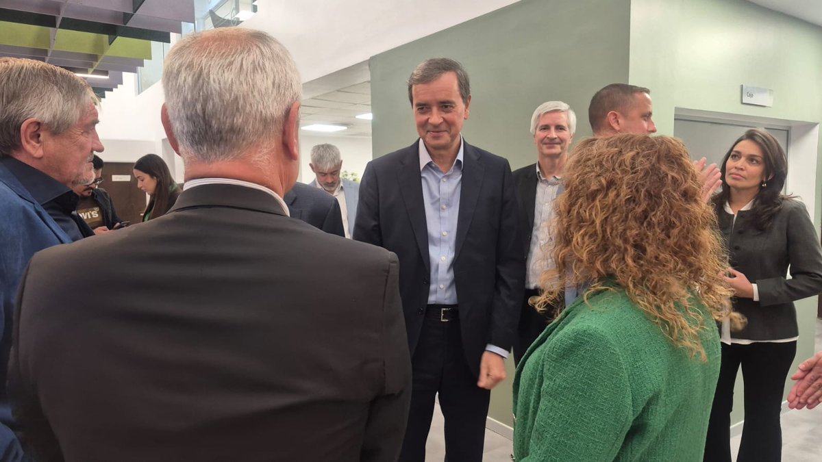 tanapasqualini's tweet photo. ✨ Acompañamos la inauguración de las nuevas oficinas de Sancor Seguros en la ciudad.
Neuquén sigue consolidándose como un lugar elegido para invertir, crecer y proyectar futuro.
👉 Más inversión, más oportunidades y más desarrollo para las y los neuquinos https://t.co/MJE6MCVdf4