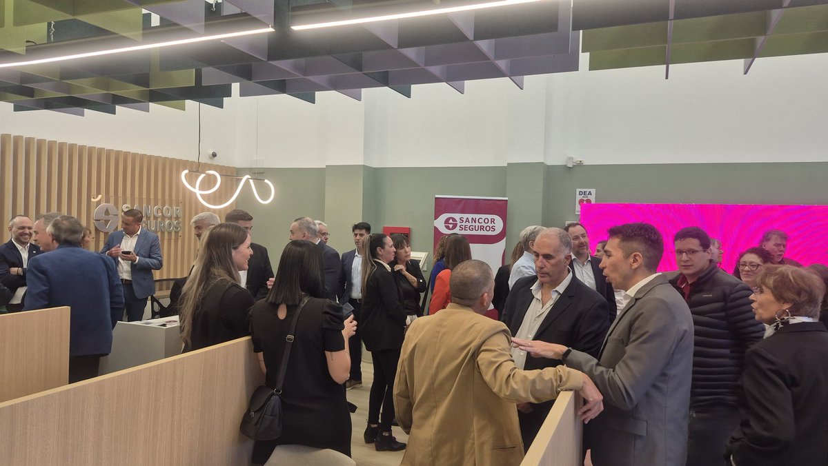tanapasqualini's tweet photo. ✨ Acompañamos la inauguración de las nuevas oficinas de Sancor Seguros en la ciudad.
Neuquén sigue consolidándose como un lugar elegido para invertir, crecer y proyectar futuro.
👉 Más inversión, más oportunidades y más desarrollo para las y los neuquinos https://t.co/MJE6MCVdf4
