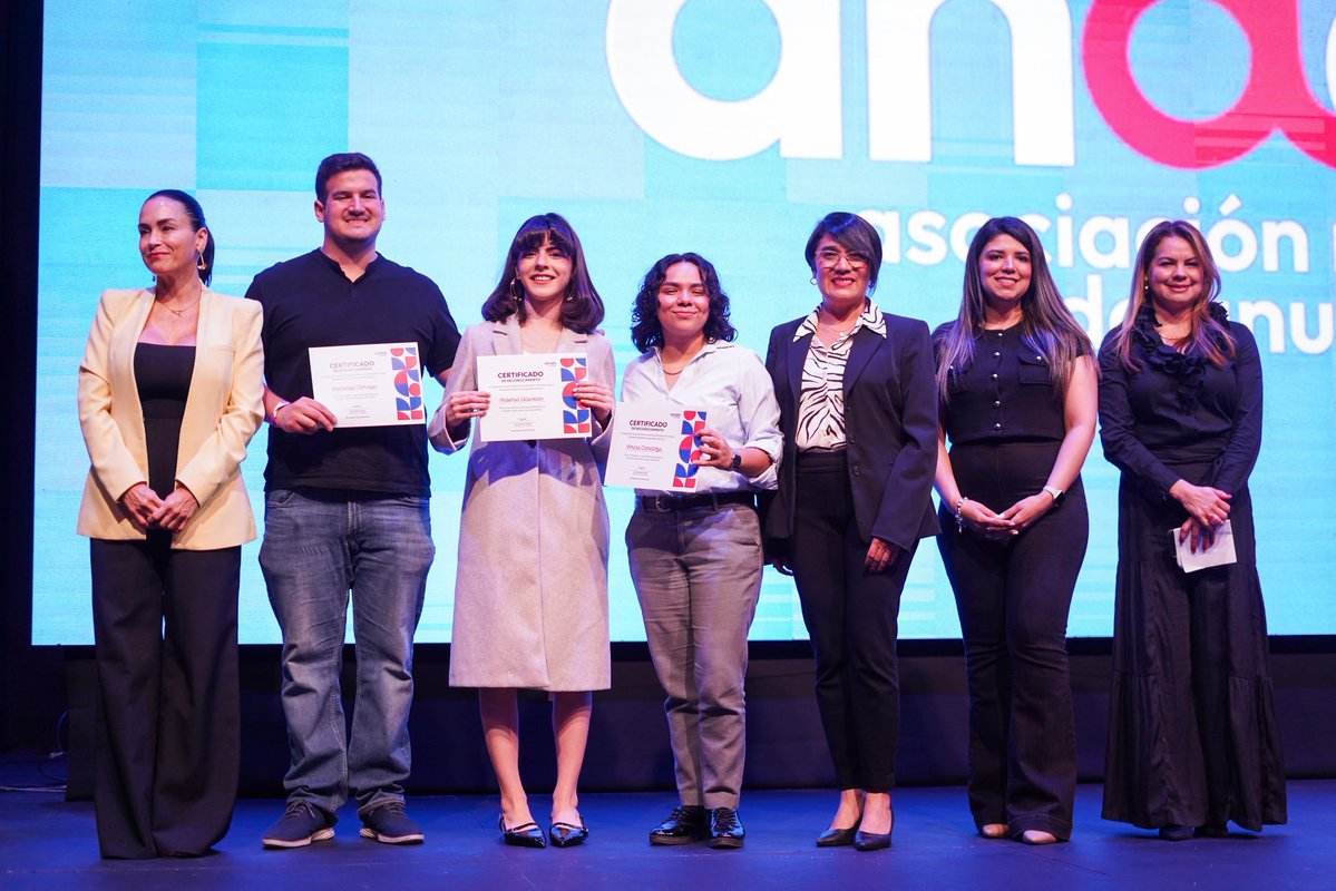 Escuela Mónica Herrera tweet media