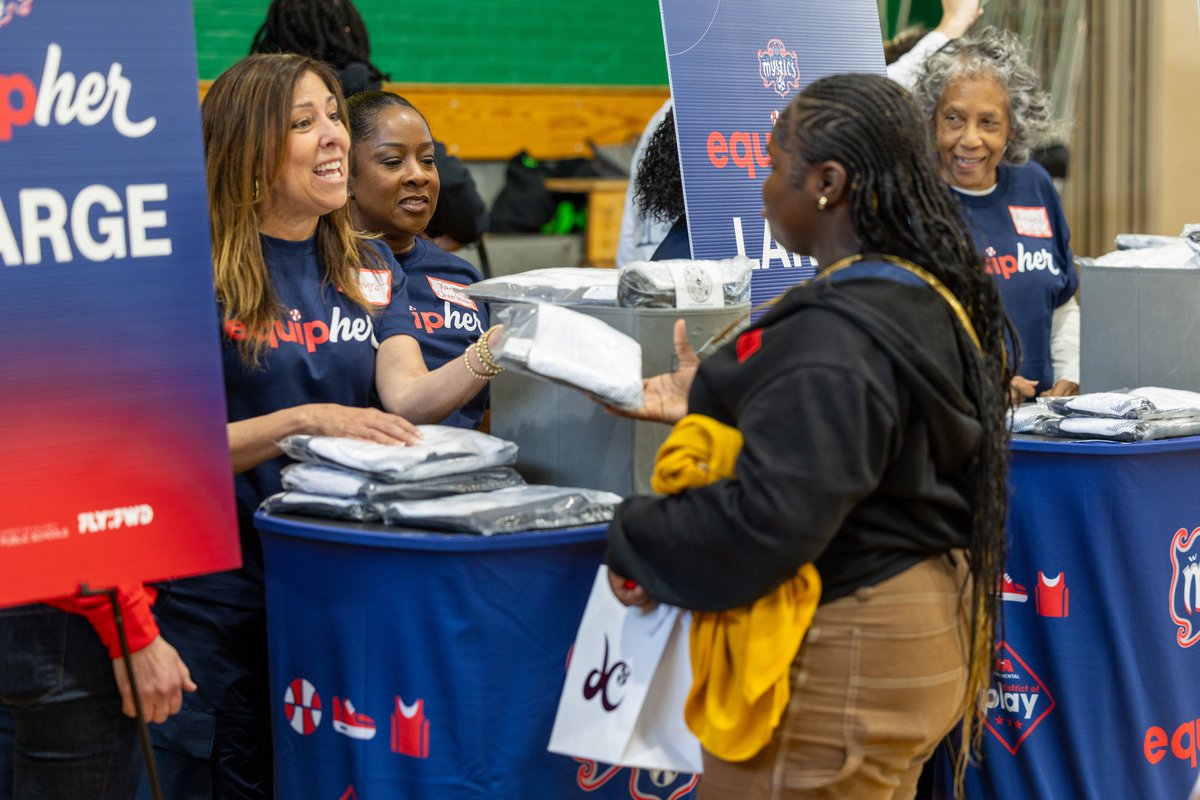 dcpublicschools's tweet photo. In partnership with @MSE, the @WashMystics, and @flyfwd_, #EquipHER launched Tuesday at @hartmsdcps.
 
This initiative will provide 13,000+ sports bras to all our female student‑athletes across DCPS middle and high schools. 🎉💙 https://t.co/o9bzWX3zTA