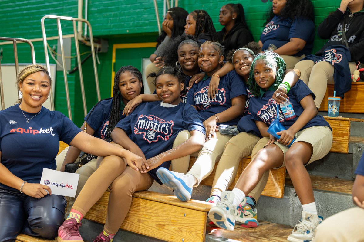 dcpublicschools's tweet photo. In partnership with @MSE, the @WashMystics, and @flyfwd_, #EquipHER launched Tuesday at @hartmsdcps.
 
This initiative will provide 13,000+ sports bras to all our female student‑athletes across DCPS middle and high schools. 🎉💙 https://t.co/o9bzWX3zTA