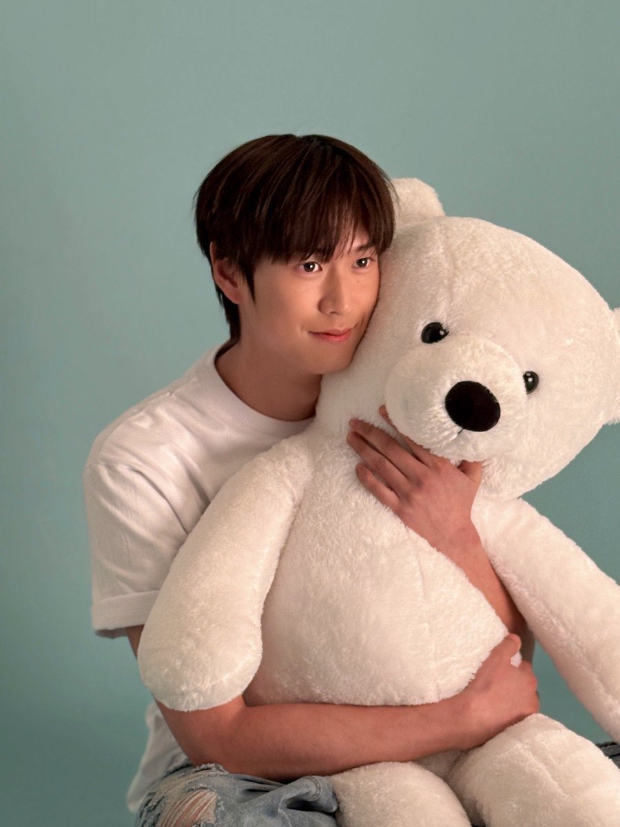 드디어 금요일!! 당연히 오늘도 인우 생각으로 가득채워서 힘내서 일 해보쟈! 좀만 버티쟈 아쟈아쟈 금요티이잉 🙌🏻👊🏻💪🏻 어제보다 오늘 더 무탈하고 평안하기를 🙏🏻 소소하게 웃을 일만 생기고 행운만 가득했으면 🍀☘️🫧🌈 오늘도 인우가 너무너무 보고싶당 😔💕