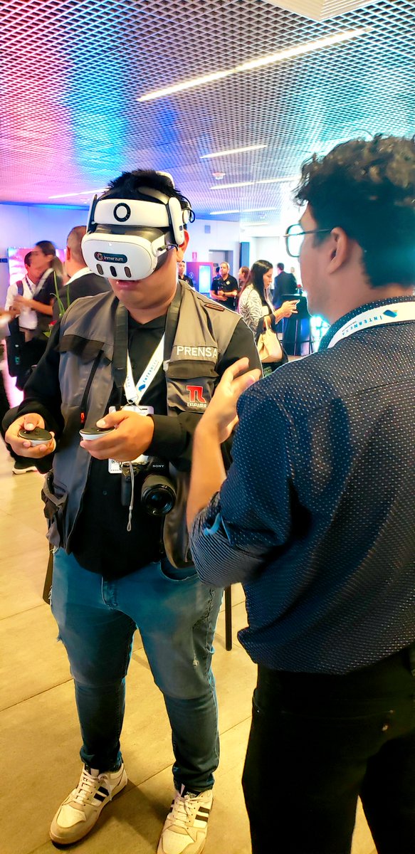 Inmerzum's tweet photo. En la #CumbreAPTC2026 compartimos cómo desde @Inmerzum aplicamos realidad virtual, aumentada y mixta en capacitación técnica, entrenamiento, simulaciones y experiencias interactivas para distintos sectores, alineada a las nuevas necesidades de la industria.

#XR https://t.co/GgmzybrLW8