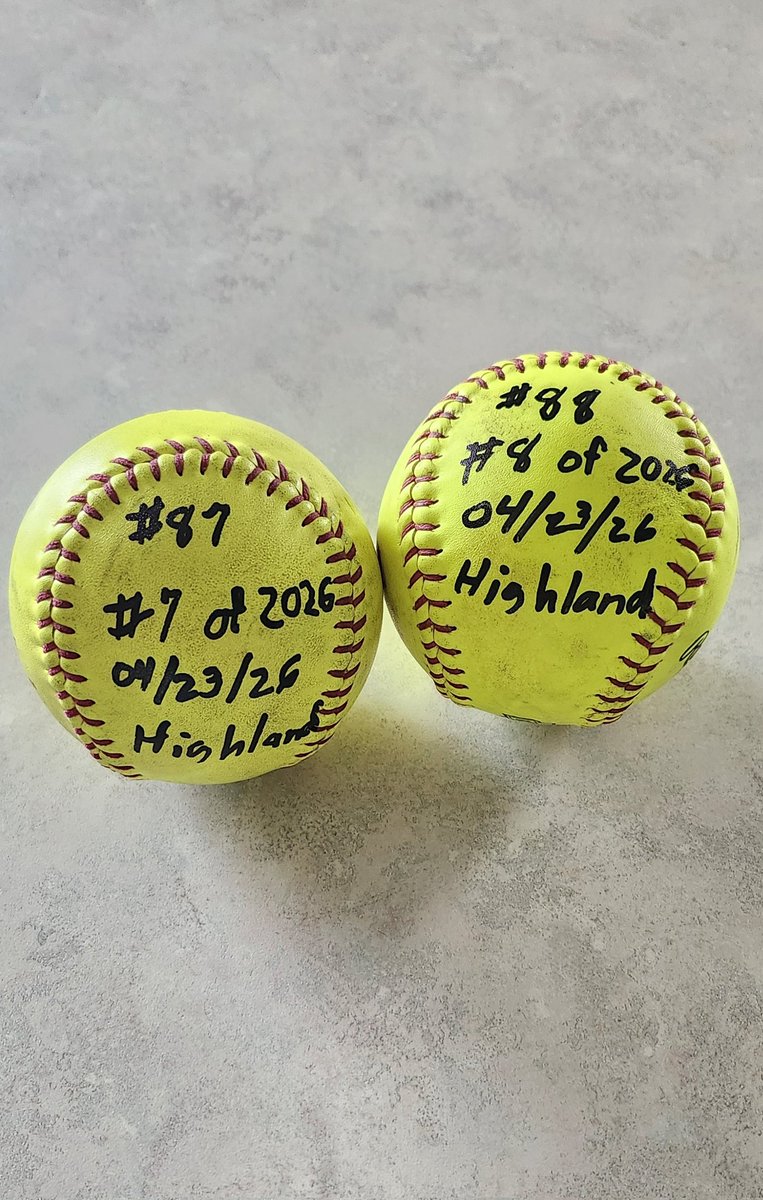 BKsBiggestFan's tweet photo. Big Bomb Alert! 💣 🥎 💣 🥎
BK got a Grand Slam in the 4th to extend their lead.
Then in the 5th,  another Grand Slam to walk it off!!! All while pitching against a tough 2nd place team in our conference. 
LET'S GO @KylieEastep 
@HCChargers @MiamiOH_SB @HerdSB @BallStateSB https://t.co/wpGS3oyXLZ