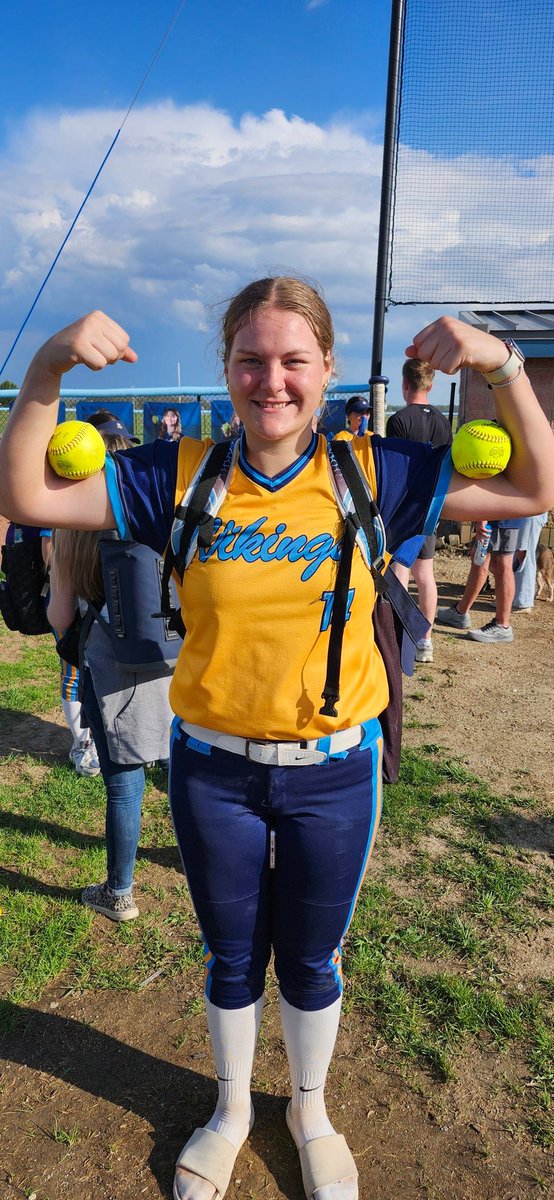 BKsBiggestFan's tweet photo. Big Bomb Alert! 💣 🥎 💣 🥎
BK got a Grand Slam in the 4th to extend their lead.
Then in the 5th,  another Grand Slam to walk it off!!! All while pitching against a tough 2nd place team in our conference. 
LET'S GO @KylieEastep 
@HCChargers @MiamiOH_SB @HerdSB @BallStateSB https://t.co/wpGS3oyXLZ