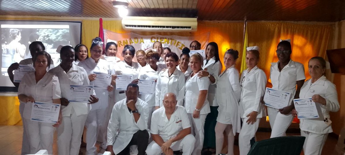 Brigada Medica de la Coordinación celebra Jornada Científica Estadual de Barrio Adentro con una merecida dedicatoria a la Enfermería .´´Cuando eres enfermera sabes que cada día cambiaras una vida o una vida cambiara la tuya.´´
#BarrioAdentro23Años
#CubaCoopera
<a href="/Cubacooperabol2/">Brigada Médica 🇨🇺 Bolívar🇻🇪</a>