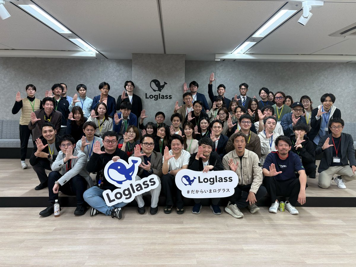 JoE_HiRose's tweet photo. 昨夜は #HRフィッシュボウル を開催しました！
ご参加いただいた皆さま、本当にありがとうございました。

HRという領域は、PdMと同じく秘匿性が高く、通常のパネルディスカッションではなかなか“真を食った話”まで踏み込みにくいテーマだと思っています。

だからこそ、登壇者と参加者の境界をあえて溶かし、場にいる人の問いや違和感から対話が広がっていくフィッシュボウル形式は、HR領域と相性が良いのではないか。そんな仮説を持っていました。

結果、想像以上に最高でした。

予定調和ではないからこそ出てくるリアルな悩み、各社の葛藤、事業に踏み込むHRの難しさと面白さ。
Slackも含めて、場全体で議論が立ち上がっていく感覚がありました。

HRの仕事は、もっとオープンに語れる。
そして、語り合うことで進化できる。

そんな可能性を感じた夜でした。
改めて、ご参加いただいた皆さま、ありがとうございました！