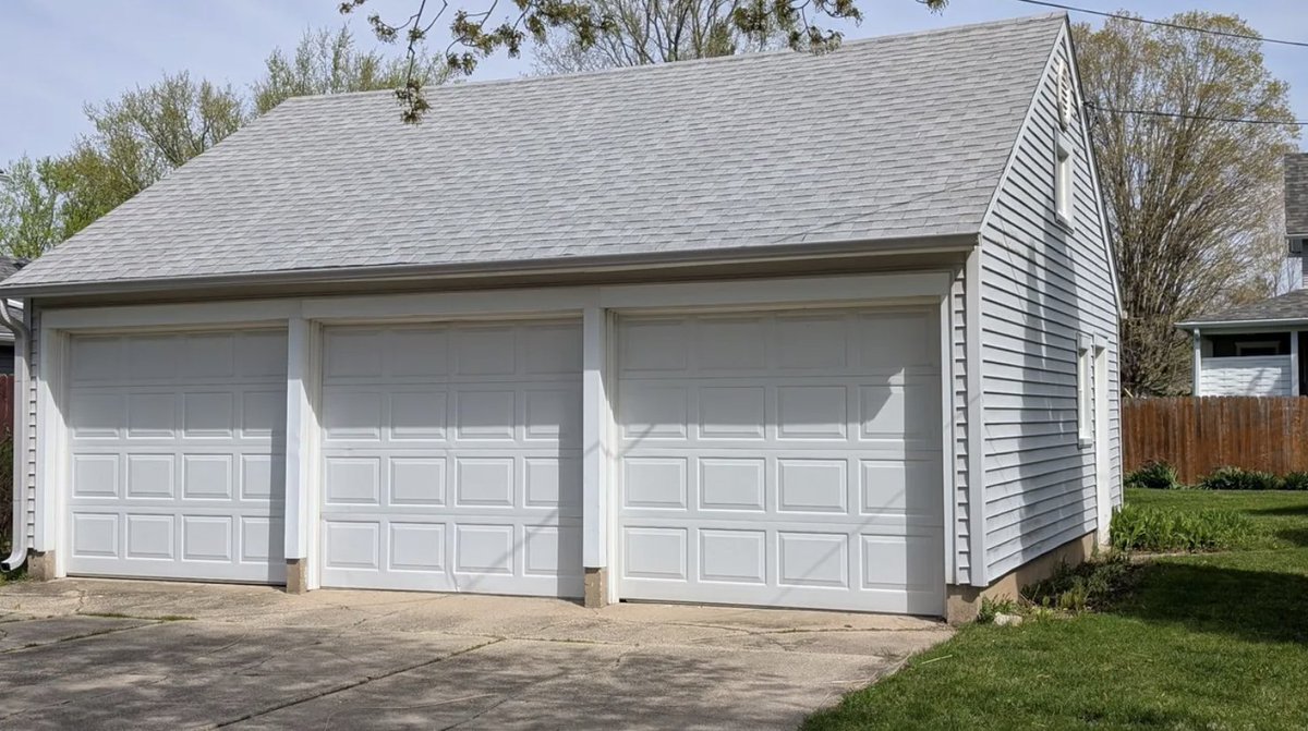 oldhousecalling's tweet image. $167,500. Unwind on the charming enclosed porch on this #Illinois Grandma's house. Recent updates include a new roof (2023) on both the house and the three-car garage, a one-year-old furnace, and newer additions such as a water softener and dryer.  oldhousesunder50k.com/c-1913-an-illi…