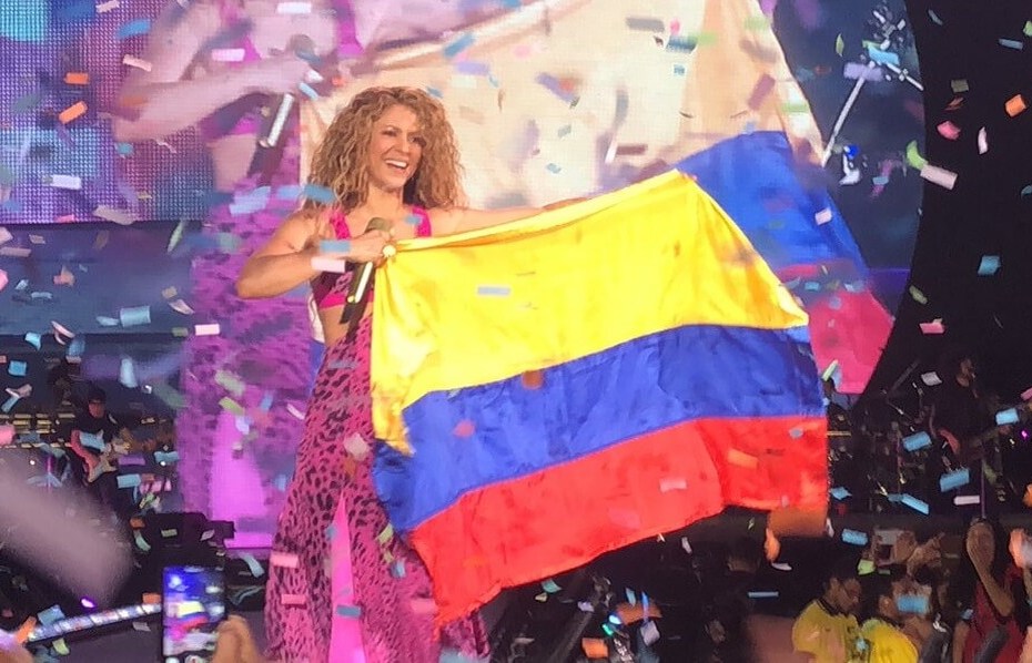 Acusar a Shakira de vendida fue el acto más absurdo hecho en los 2000's y veo que se está repitiendo ahora.
Como latino, me siento mejor representado por una canción con cumbia y sonidos andinos (así sea en ingles) que por un reggaeton en español que habla de sexo y drogas.