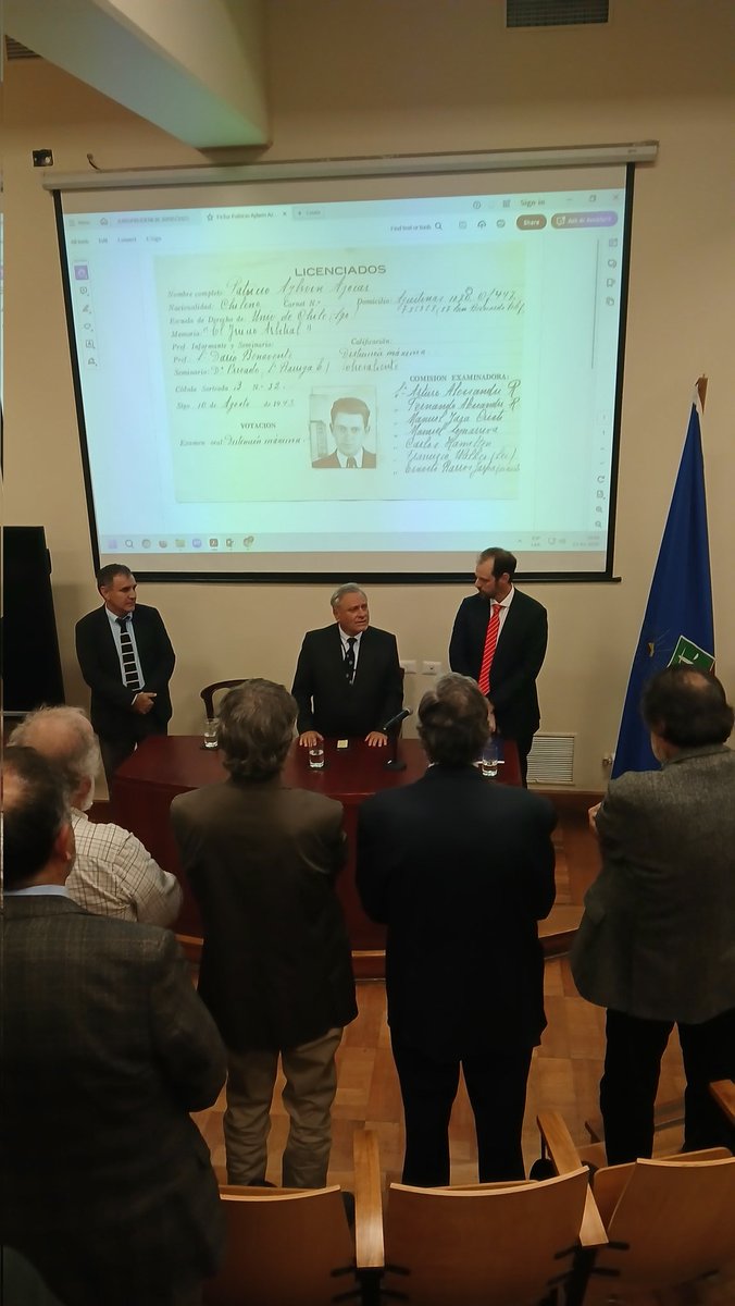 Sergioespana's tweet photo. Entrega de biblioteca de @fundacionaylwin a @derechouchile . La reseña de varias notas escritas por Aylwin en sus libros hecha por @ruiztaglepablo da cuenta de su formación humanista amplia. Que distancia.... https://t.co/3Sgv7CUdpG