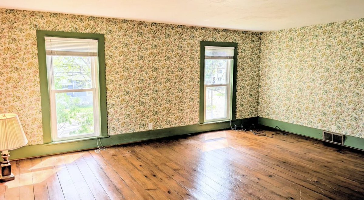 oldhouseunder50's tweet image. $167,500. Unwind on the charming enclosed porch on this #Illinois Grandma's house. Recent updates include a new roof (2023) on both the house and the three-car garage, a one-year-old furnace, and newer additions such as a water softener and dryer.  oldhousesunder50k.com/c-1913-an-illi…