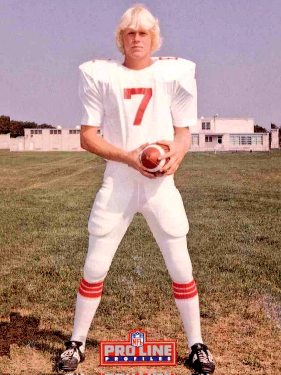 FB_Helmet_Guy tweet media