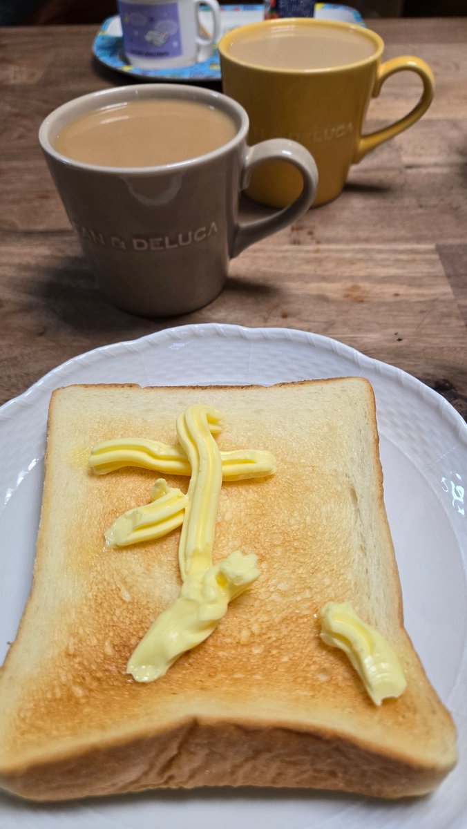 bkg20318's tweet image. おはようございます。4/24鹿児島市は曇り☁️。
軽く腕立て伏せ＋肩のダンベル運動🤸し、朝飯は #山形屋ボンフール のトースト🍞と #タンザニア 🇹🇿のカフェオレ☕。
昨晩は結構熟睡できました☺️今日も1日坦々と🙏♪
#朝カツ