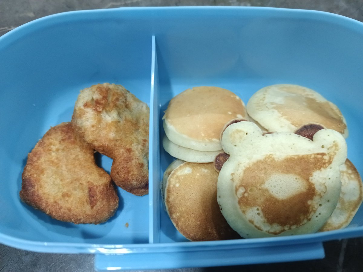 ayuniothman's tweet photo. Sorang nak pancake, sorang lagi nak nugget. Luckily ibu masih cuti. Dua minggu lagi nak masuk kerja dah. https://t.co/ZBeBPjNrUo