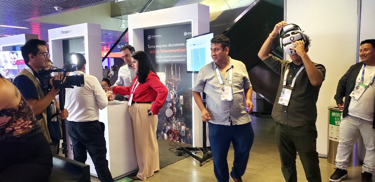 Inmerzum's tweet photo. Desde Inmerzum fue muy valioso participar, conversar con profesionales y empresas del sector, y mostrar cómo las tecnologías inmersivas pueden aportar valor real a distintos procesos.
2/2
#Telecom #Conectividad #Tecnología #Inmerzum https://t.co/LSaui8ykfd