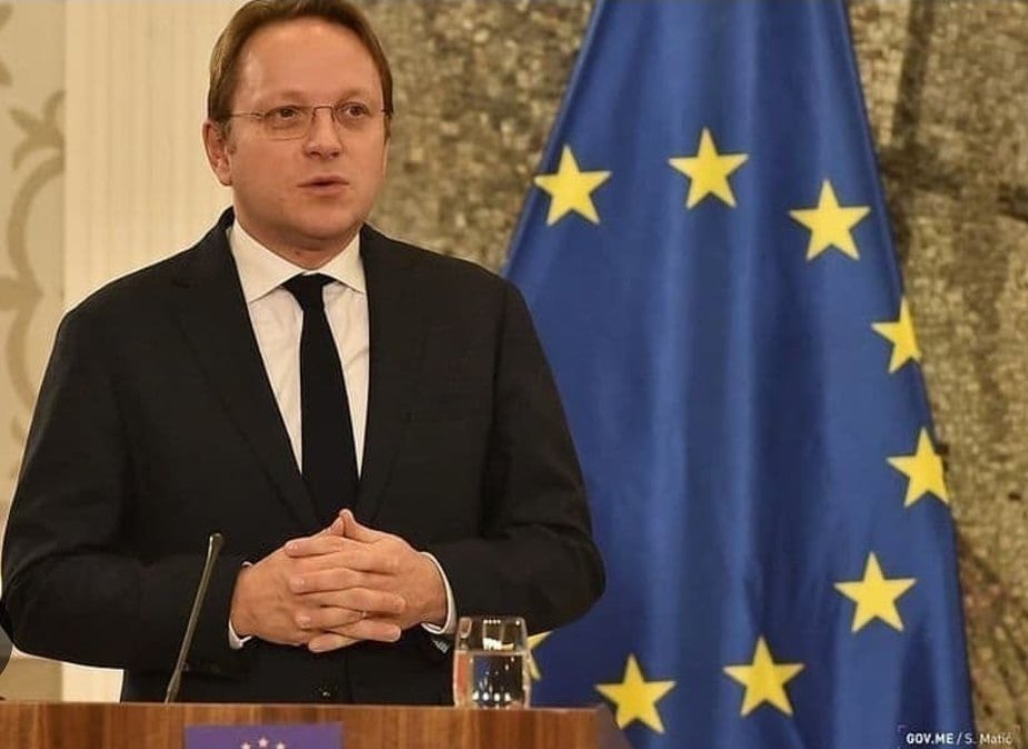 Kada napadata EU, morate znati da je komesar za proširenje od 2019-2024 bio ovo madjarsko govno iz Orbanove Fides stranke Oliver Varhelji i ovo govno je"burazerski"pokrivalo vučića ispred evropske komisije u tih 5 god. Kula od karata je počela da se ruši kad je došla Marta Kos!