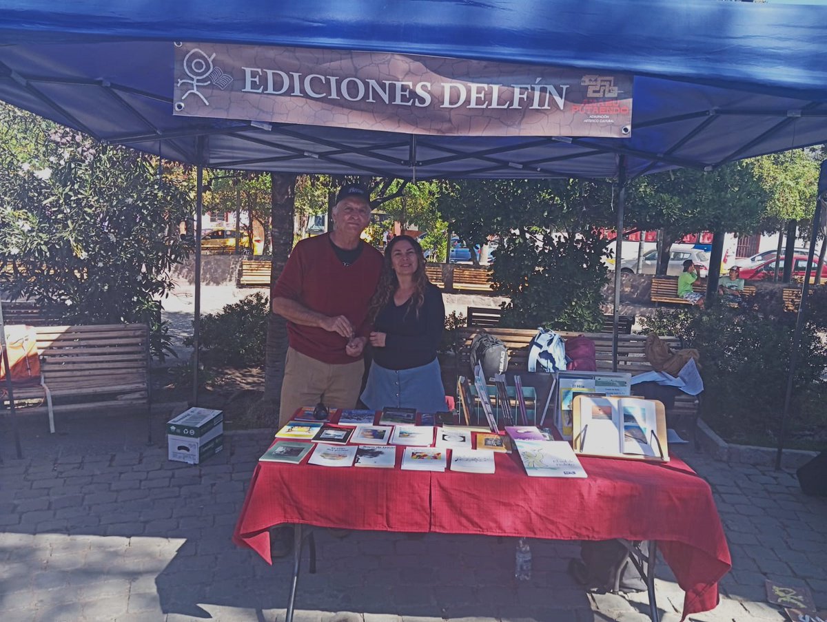 AutoresRegion's tweet photo. Hoy visitamos la Feria del Libro y la Lectura de Putaendo: «Petroglifos: Huellas de nuestro pasado», instancia en que generamos vínculos y estrechamos lazos con los autores y autoras de la localidad. https://t.co/K6tjnvigML