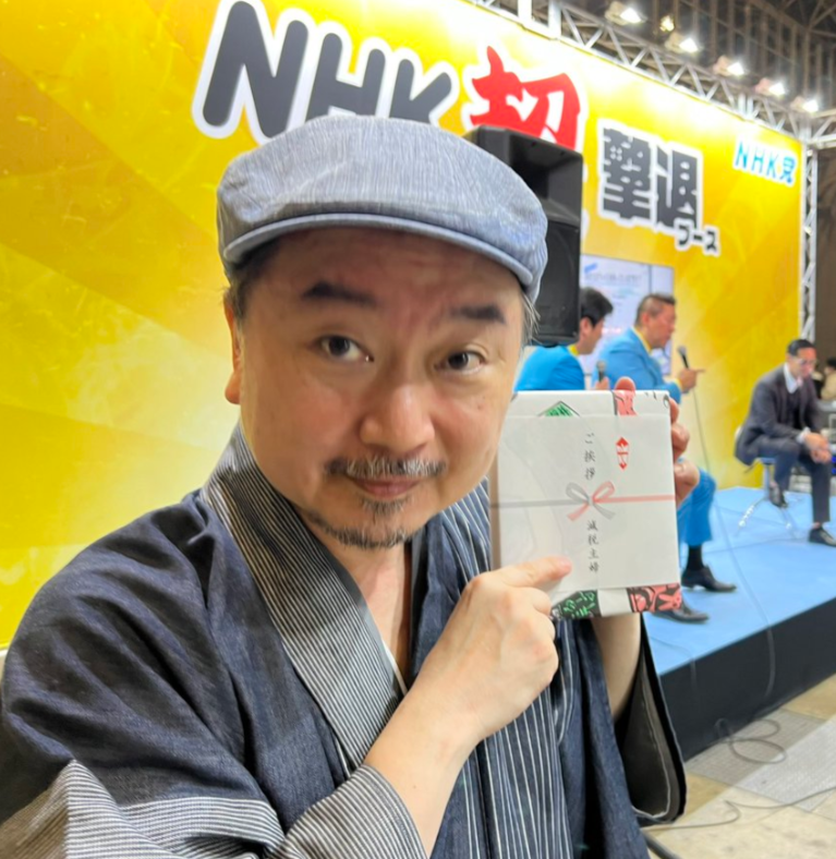 supbeoseos's tweet image. 2022/4/29開催「ニコニコ超会議2022」
NHK党「NHK超撃退ブース」にご出演時のん
#おはよう寺ちゃん

お帽子と凄く合ってる
丁稚どんぽくて良い😊