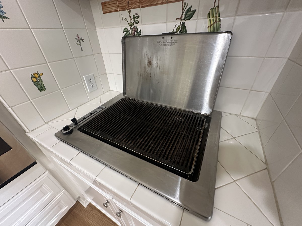 CAHomeForYou's tweet photo. 🏡 In Escrow in a multiple offer situation 🙌

✔️ Strong offer strategy
✔️ Accepted
🔍 Inspections underway

Bonus: found a 1960’s indoor grill 🔥

Never boring 😄

Renee Delgado
Broker Associate I Altera Real Estate
Lic. # 01924649 https://t.co/BsWgNORFv3