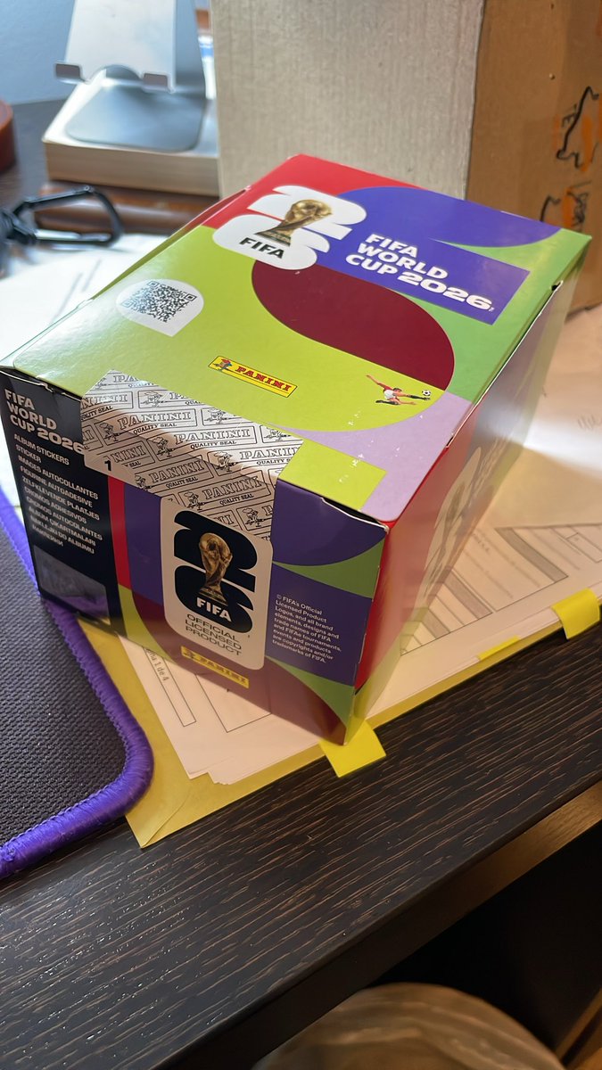 Llegó el momento que estaba esperando… 4 años pasaron y hoy regreso a esa época de infancia. #panini está en casa , como cuando llenaba el álbum con papá y mi abuelo… gratos recuerdos, nuevas ilusiones