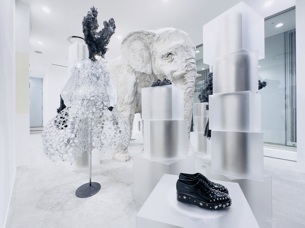 DSMGINZACDG's tweet photo. Jimmy Choo x Noir Kei Ninomiya special installation from 6th to 25th March at Dover Street Market Ginza 1F Elephant Space. https://t.co/uWTQM870id