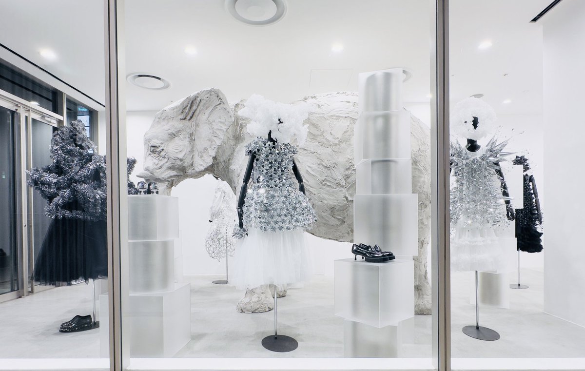 DSMGINZACDG's tweet photo. Jimmy Choo x Noir Kei Ninomiya special installation from 6th to 25th March at Dover Street Market Ginza 1F Elephant Space. https://t.co/uWTQM870id