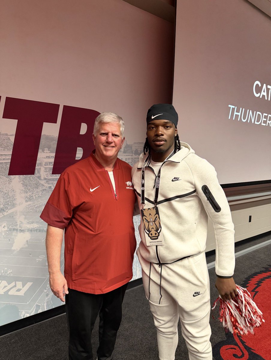 KeithRi67549893's tweet image. Really enjoyed my visit to Arkansas 🐗🔴! Treated me like family . I can’t wait to comeback on my Official Visit ! #WPS #OneRazorback #WooPig