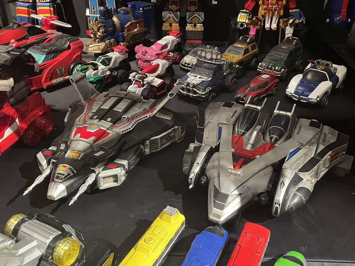 特撮研究所の中 tweet media