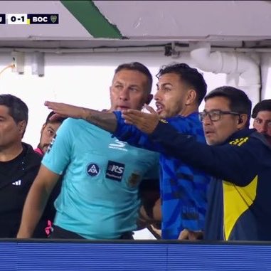 Leandro Paredes también es capitán con el hincha de Boca.

Emociona.