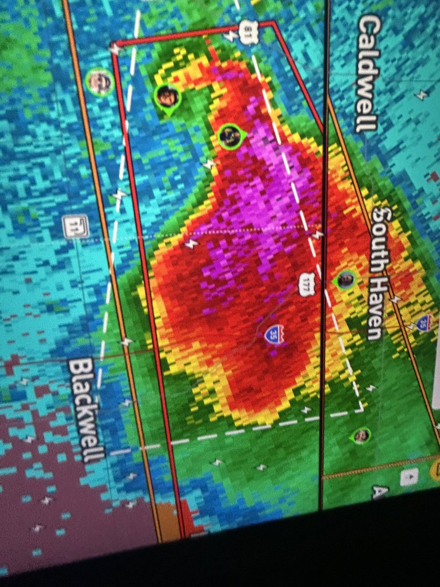 cashman1210's tweet image. Large tornado in progress in Medford Oklahoma  heading towards braman and sumpter get in shelter immediately #tornado #weather