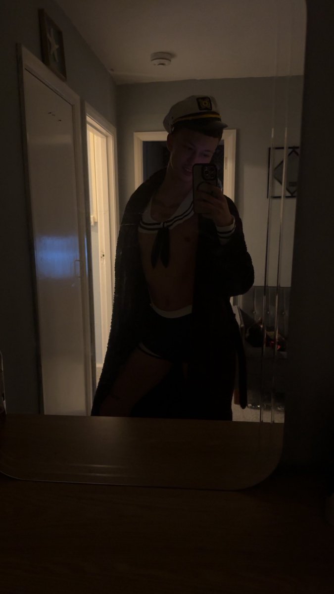 Tatted Twink Leon 🍆 (6.9k) tweet media