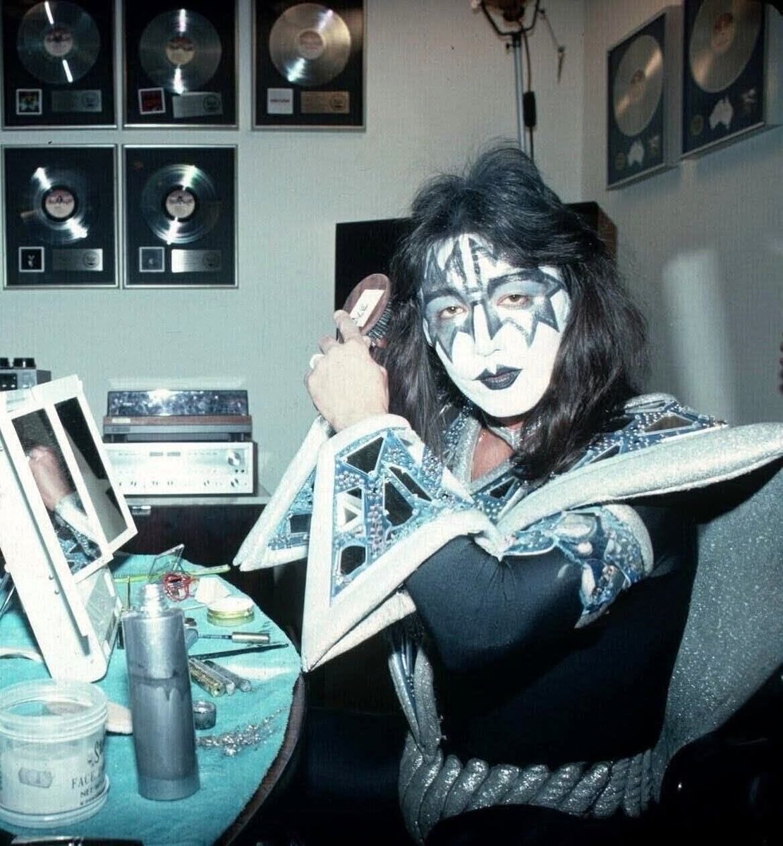 rebelwithyou's tweet image. “When I look back at all the mistakes I’ve made, I feel I had to get through those mistakes to get to where I am today. That’s why I don’t have any regrets.” - Ace Frehley 
📸Lynn Goldsmith , 1979
@ace_frehley #Spaceman #legend #Kiss #KissArmy