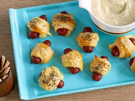 pawpaw_ray's tweet image. 😋It is “Pigs-in-a Blanket Day”😋
#Kids challenges:
⭐️Find #recipes for 5 types of Pigs-in-a Blanket!
⭐️Make some for your family!
⭐️Try your Pigs-in-a Blanket with 3 different dips!

#Parenting &amp;amp; #Homeschool ideas for #Food