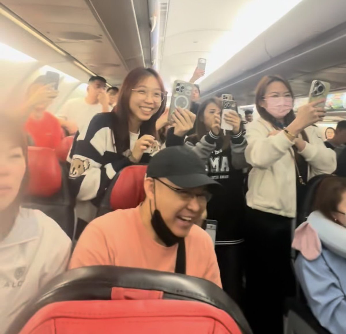 哈儿出来耍 tweet media