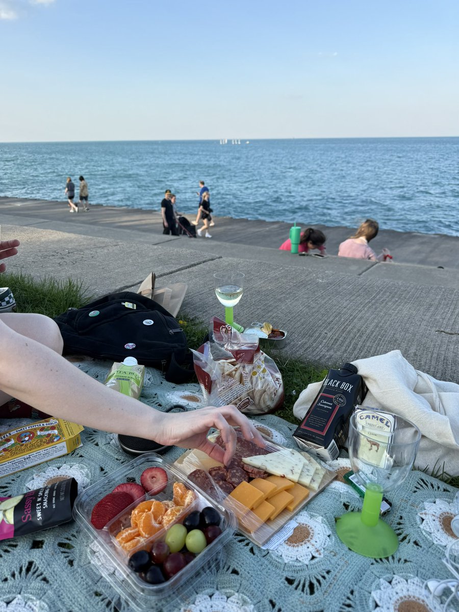 Chicago bitches be like “beach dayyyy”
